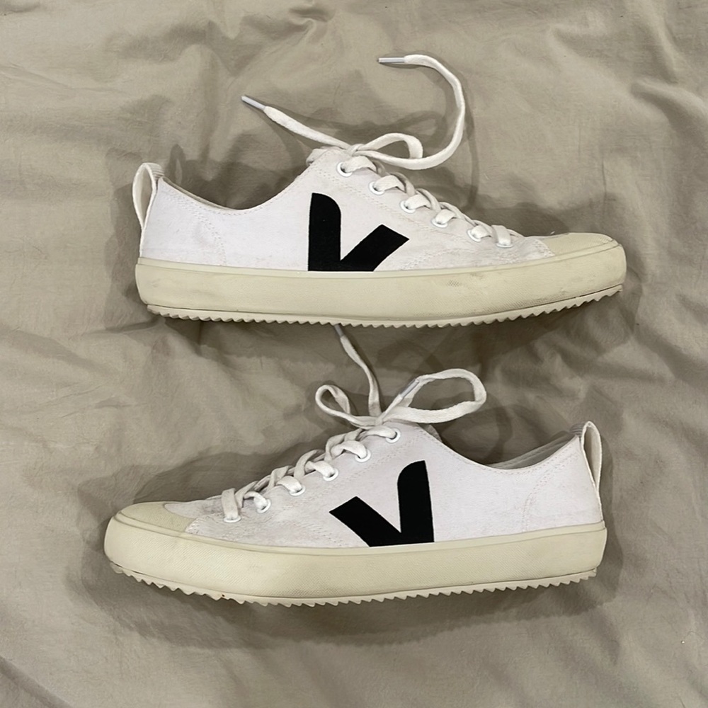 VEJA Nova Sneaker